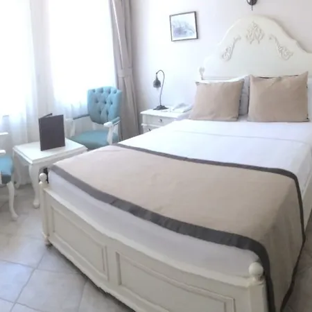 La Paloma 3*